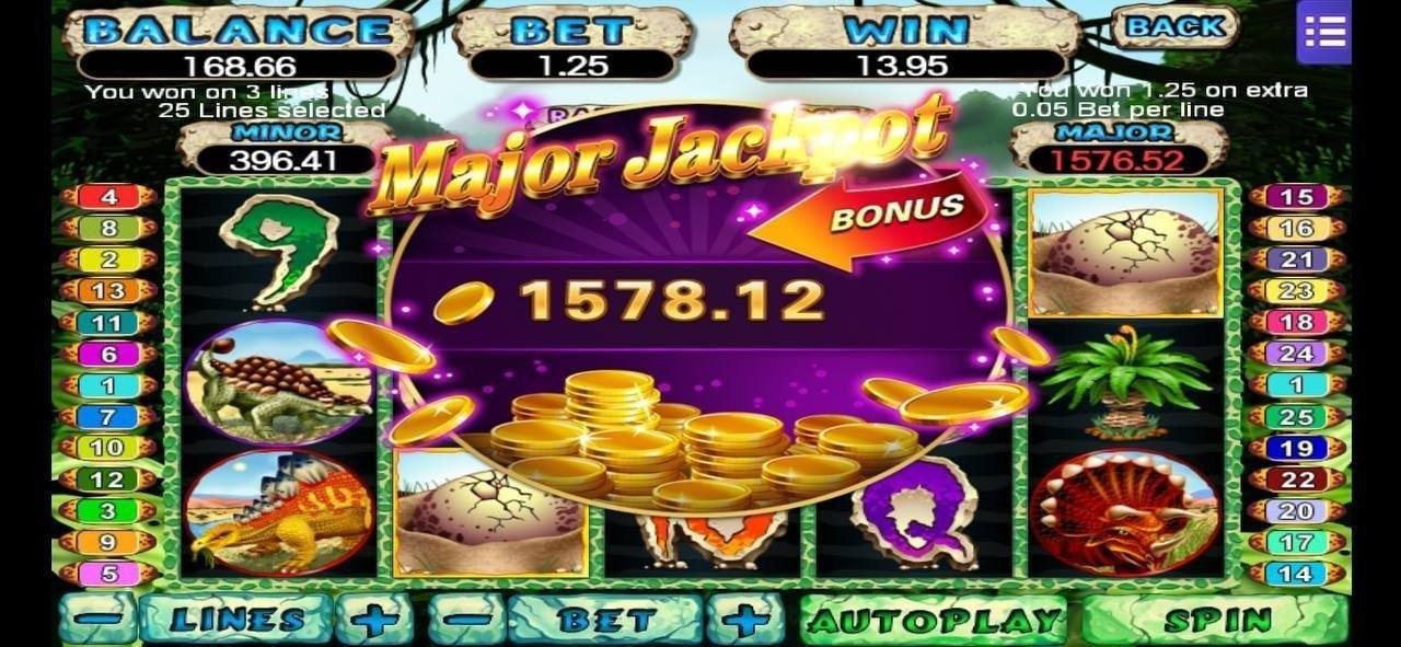 Filipino player accessing the Bearwin games library on a smartphone showing live casino and slots